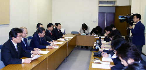 �i��𖱂߂�m�c�c��