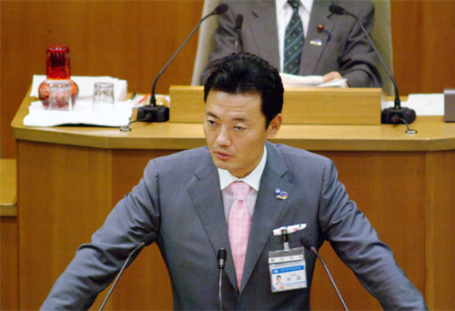 ���^�ɉ����钆�c���l�s��