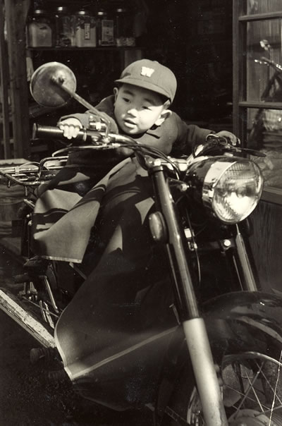 仁田まさとし ピアノ演奏の図